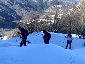 Snowshoeing in Abruzzo with Wolftour gallery